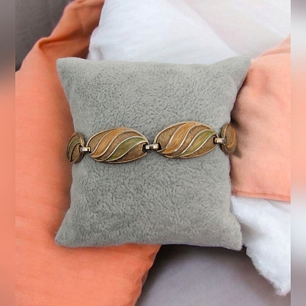 Vintage Karu Arke Inc. Leaf Link Bracelet - Picture 3 of 8
